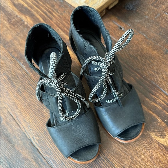 Sorel Joanie II Lace Up Wedge Sandal - Picture 7 of 12